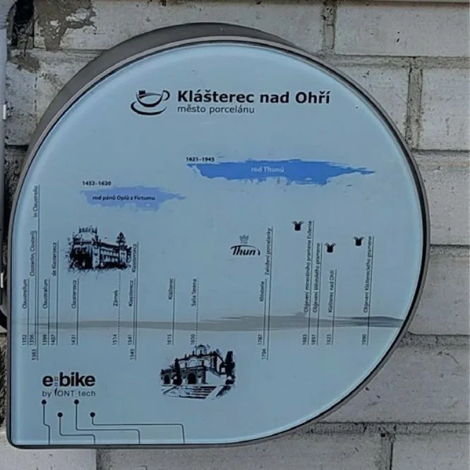 Klášterec nad Ohří: e-bike station with the town’s panel