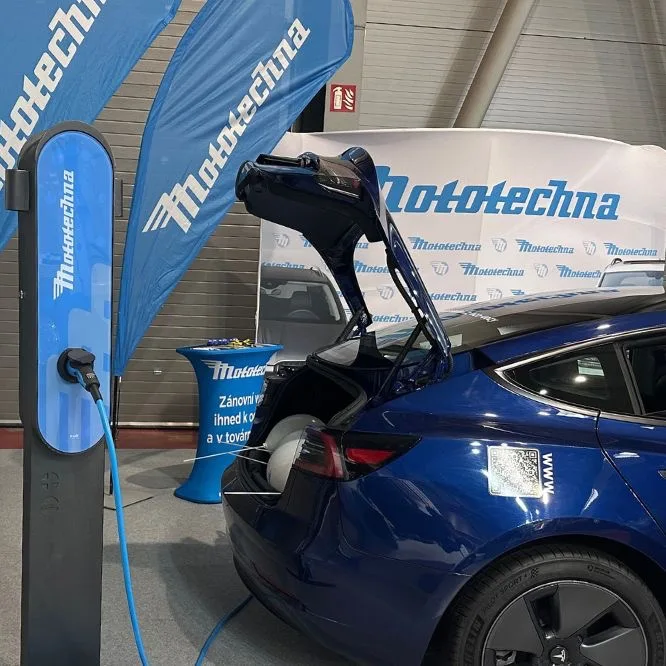 e:car COLUMN v barvách Mototechny