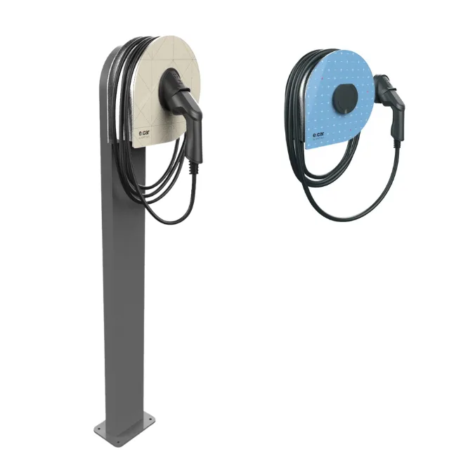 Wallbox e:car WALL na stojanu a na stěně
