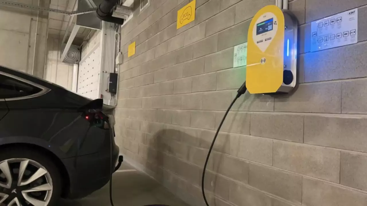 Wallbox e:car WALL PRO IONT tech ve firemní garáži