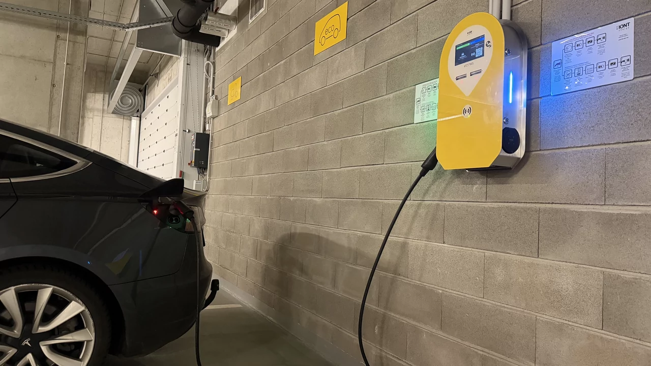 IONT tech e:car WALL PRO wallbox